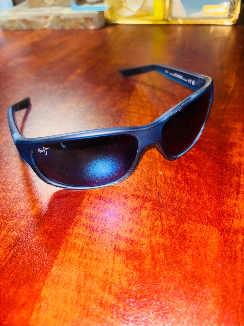 Maui Jim KAIWI CHANNEL Polarized Wrap Sunglasses Blue Black w/Blue Hawaii Lenses - Picture 9 of 15